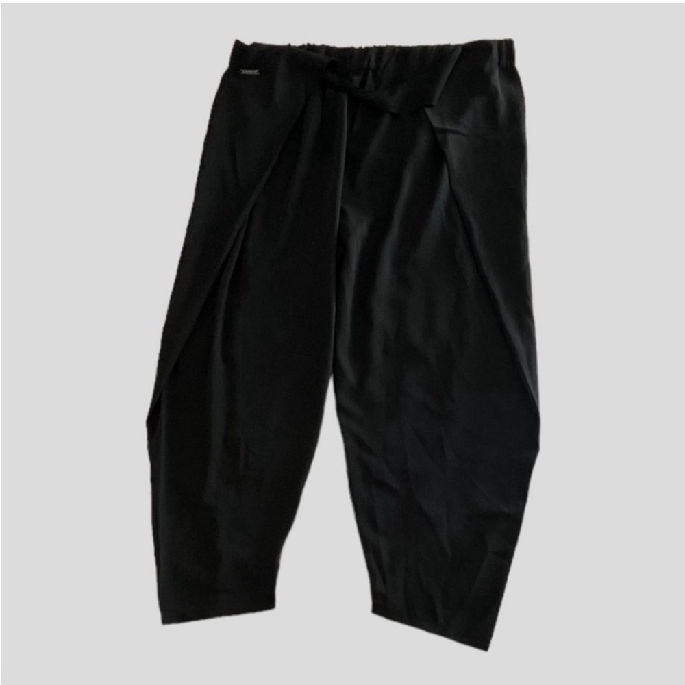 NEW Blackpants twist front pant